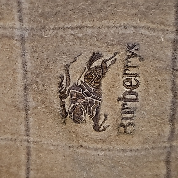 ❣️Burberrys Blanket❣️ - Picture 2 of 9